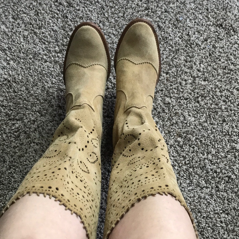 Tan cowboy boots Italy Barney’s NYC boho festival - Picture 6 of 8